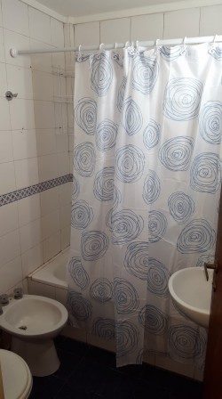 Ducha con bañera.